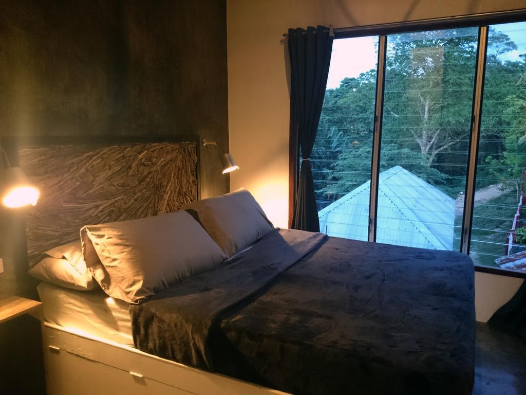 812 Angol Boracay Rum bild
