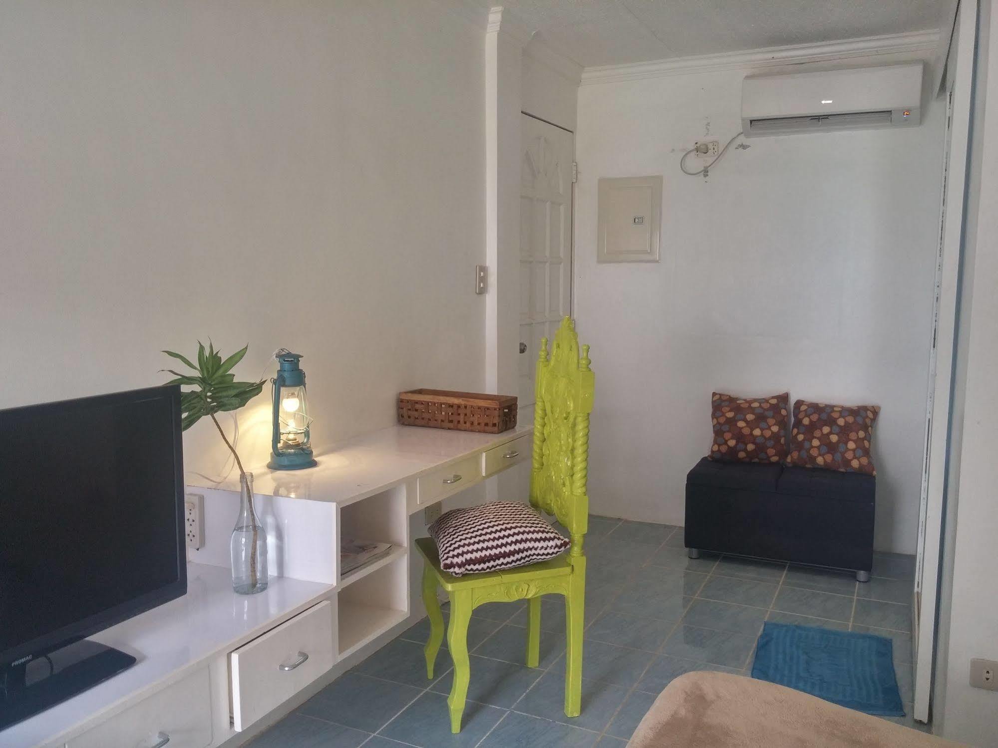 812 Angol Boracay Exteriör bild